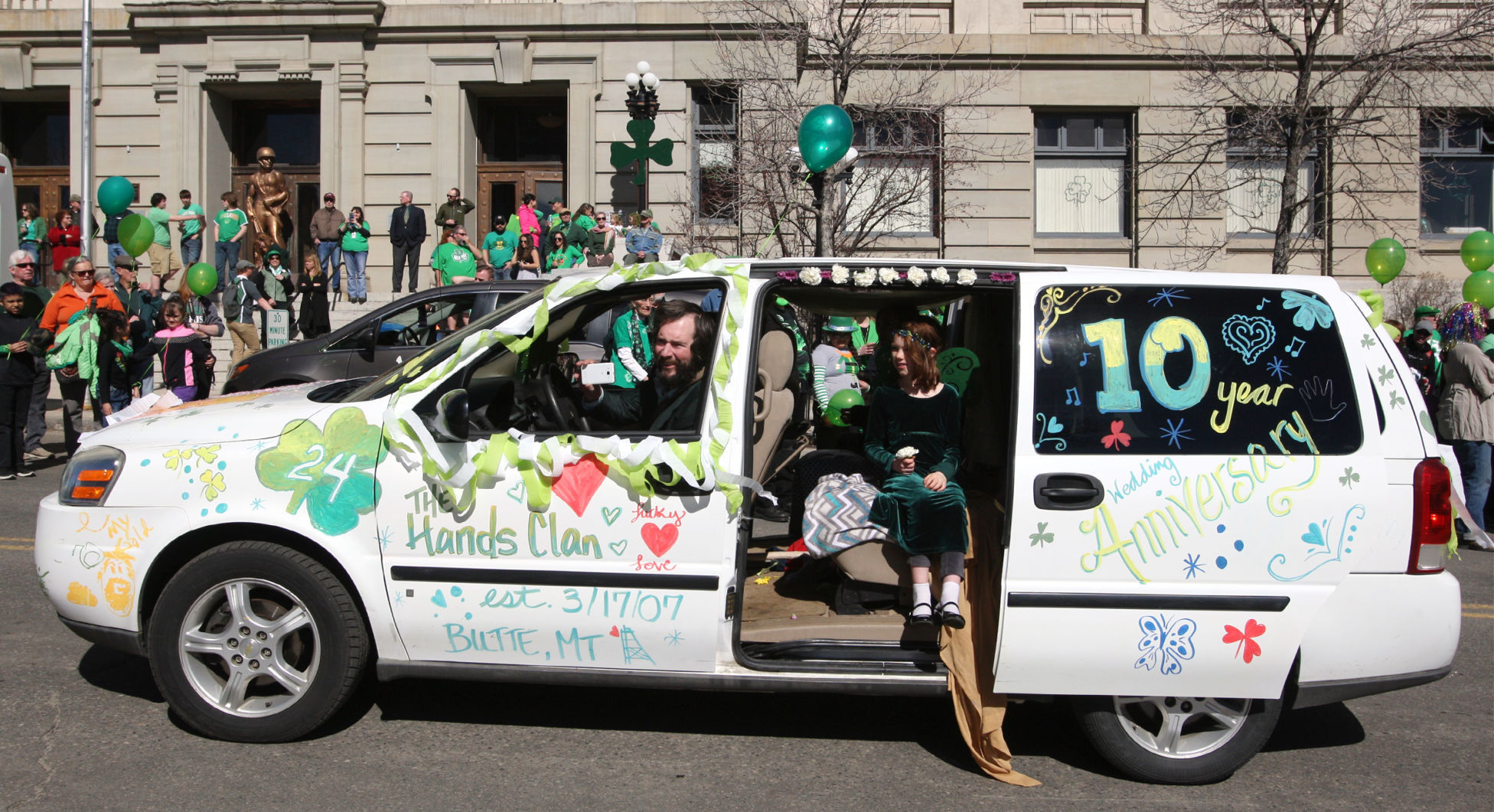 Hands Family Van